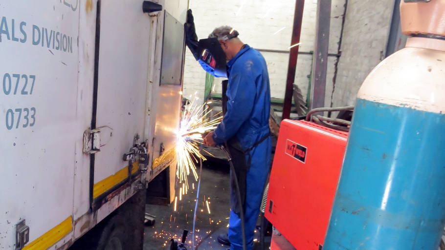 Light and Heavy commercial vehicle maintenance and repairs