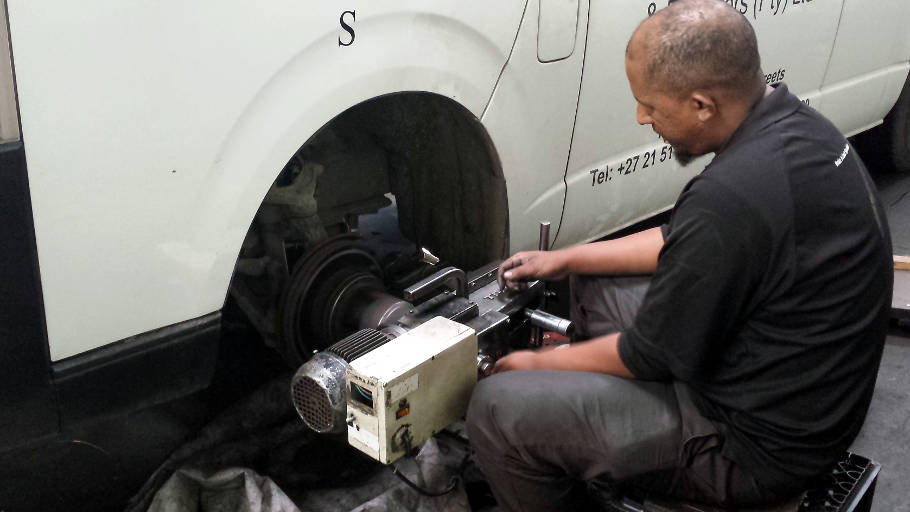 Light & Heavy duty wheel alignment and balancing